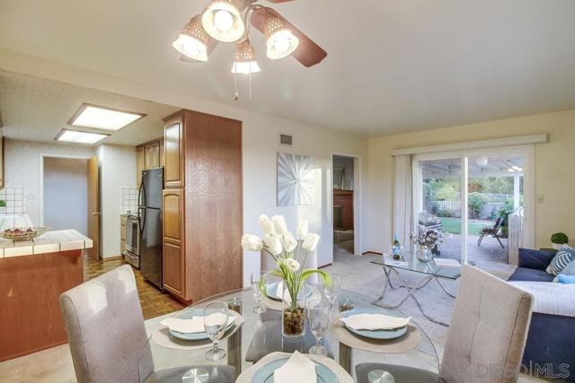 Nice open concept-Great for entertaining!