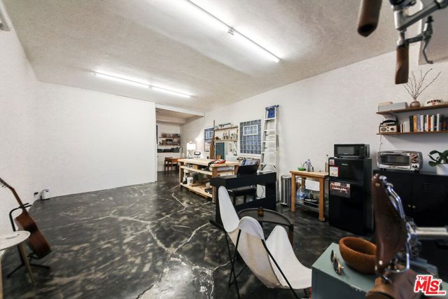 2646 La Cienega Avenue, Los Angeles CA: https://media.crmls.org/mediaz/0bffa099-6ea2-4c79-b4a1-aa2515f8a297.jpg