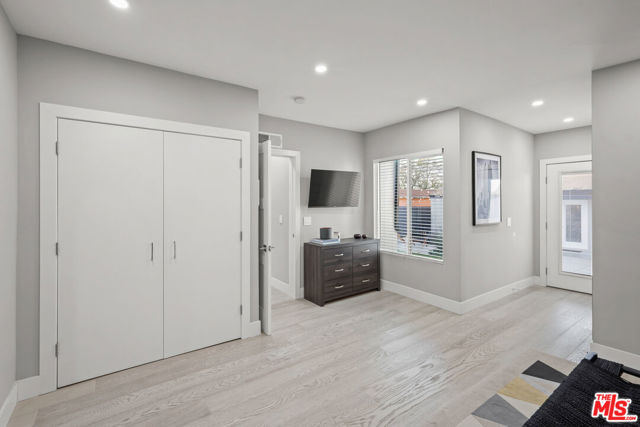 7337 5th Avenue, Los Angeles CA: https://media.crmls.org/mediaz/0bffed52-bc85-4fb5-9eec-9a2f05c9b8c1.jpg