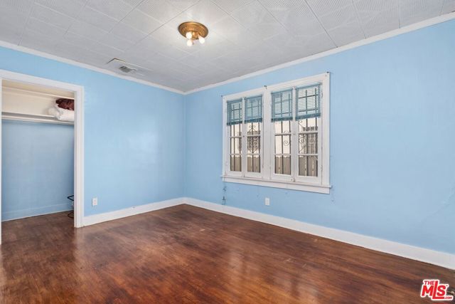 5021 Elmwood Avenue, Los Angeles CA: https://media.crmls.org/mediaz/0c000db1-7396-43fe-8c11-52d268e98e4d.jpg