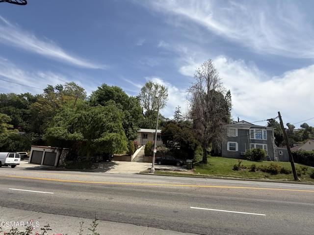 3384 Barham Boulevard, Los Angeles CA: https://media.crmls.org/mediaz/0c002ed9-e49f-449d-9ac3-e66e9ed59abc.jpg