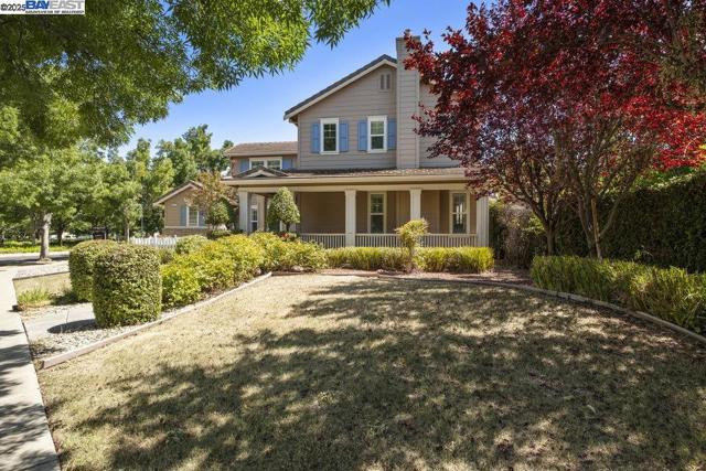 670 W Privado Way, Mountain House CA: https://media.crmls.org/mediaz/0c00445a-450f-42ac-9e5e-9704b2dd0881.jpg