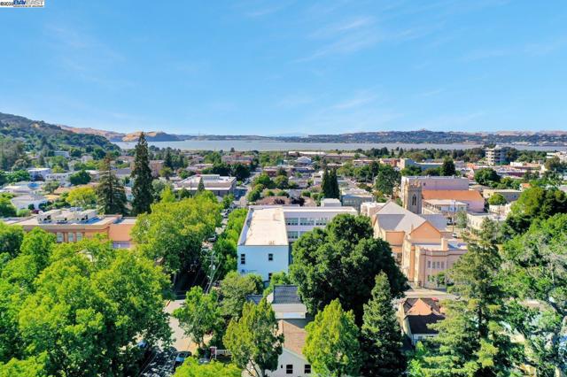 1215 Castro St, Martinez CA: https://media.crmls.org/mediaz/0c004979-9b54-4030-ab04-1feba31e6a01.jpg