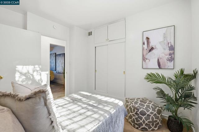 1035 Orange st, Concord CA: https://media.crmls.org/mediaz/0c009383-c6bf-44dd-81c4-856937350d40.jpg