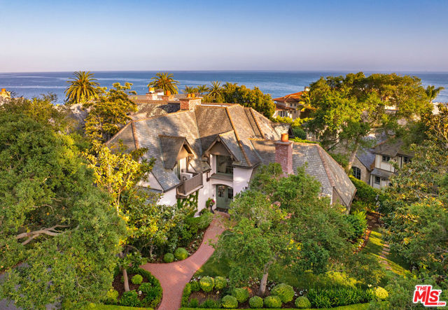 1479 Bonnymede Drive, Santa Barbara CA: https://media.crmls.org/mediaz/0c00afa2-50a1-4a20-b6cc-a5bdc1b6ea34.jpg