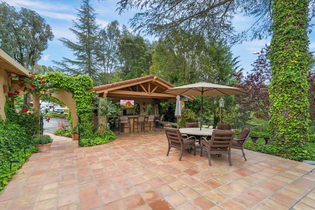 8103 Crestview Court, Gilroy CA: https://media.crmls.org/mediaz/0c00e538-1bf2-4a3d-9f6d-9f013873b565.jpg