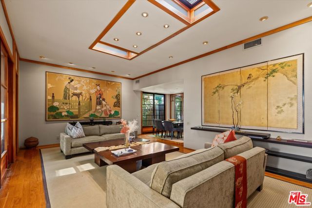 465 N Calle Rolph, Palm Springs CA: https://media.crmls.org/mediaz/0c010a50-dc24-49e6-9322-64c7e1ce7cf1.jpg