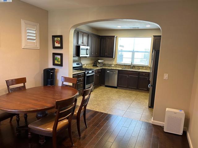 3002 Blackberry Ave, San Ramon CA: https://media.crmls.org/mediaz/0c017be7-b58c-4a9d-8c9e-ee0f05b8f69b.jpg