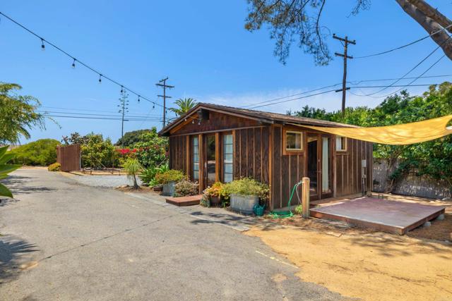 1567 Crest Drive, Encinitas CA: https://media.crmls.org/mediaz/0c024bd0-7d5b-46a1-9524-f84fcfb95f4d.jpg