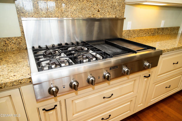 385 Somerset Circle, Thousand Oaks CA: https://media.crmls.org/mediaz/0c0290f2-43df-4c80-821e-b327920aeeee.jpg