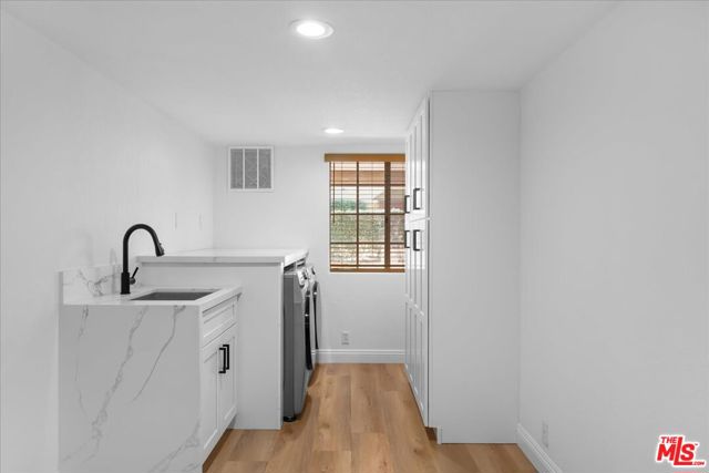 625 9th Street, Hermosa Beach, California 90254, 3 Bedrooms Bedrooms, ,2 BathroomsBathrooms,Residential,Sold,9th,25523845