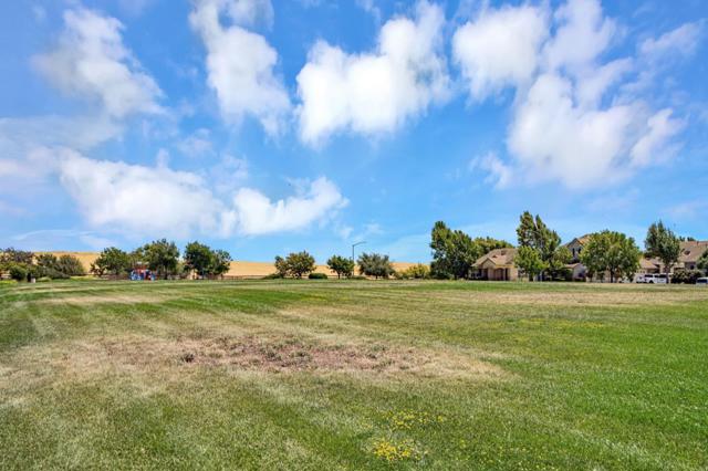 1665 Youngstown Lane, Suisun City CA: https://media.crmls.org/mediaz/0c033530-ef7c-401f-9ee8-41ebfed348fc.jpg