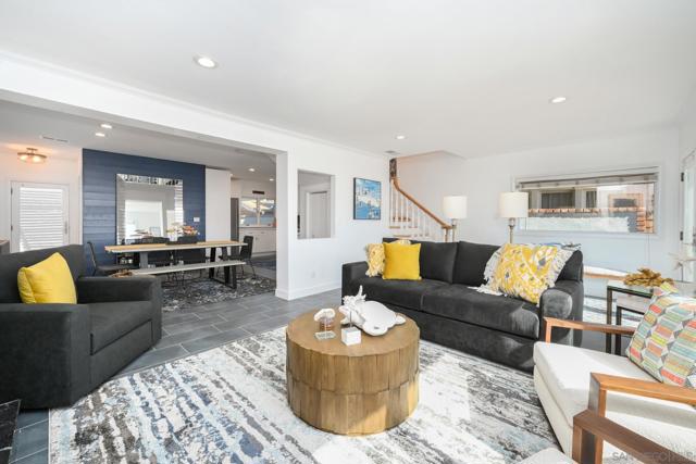 206 E E Oceanfront, Newport Beach CA: https://media.crmls.org/mediaz/0c03e7fa-2601-4b53-bb73-42a3f4a9b414.jpg