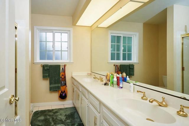29140 Quail Run Drive, Agoura Hills CA: https://media.crmls.org/mediaz/0c042eb6-8427-4b5e-aac8-adeeab7eb307.jpg