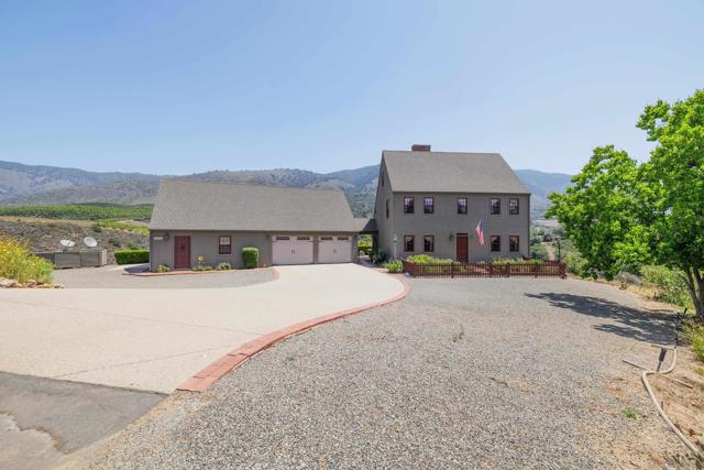 17743 S Mesa Drive, Pauma Valley CA: https://media.crmls.org/mediaz/0c04635a-aecc-4a29-a008-85fb9602558e.jpg