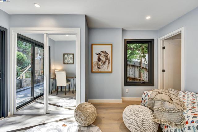 148 Auburn St, San Rafael CA: https://media.crmls.org/mediaz/0c04a557-278c-43dc-bd6c-25e01e171754.jpg