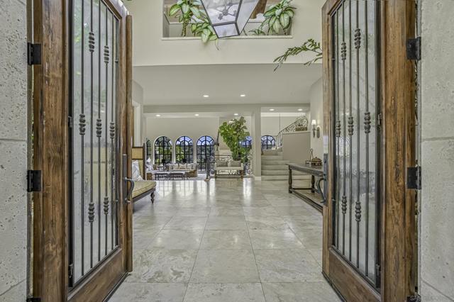 5305 La Crescenta, Rancho Santa Fe CA: https://media.crmls.org/mediaz/0c04b34d-71ed-44d4-90a2-54baf6f8a735.jpg
