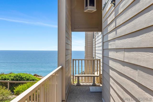 270 Surfview Ct, Del Mar CA: https://media.crmls.org/mediaz/0c04bb6e-1d62-41c0-ae9f-0d7d633f0e18.jpg