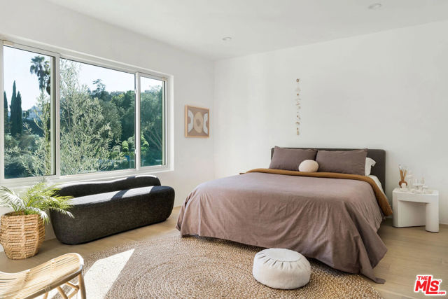 2600 Zorada Drive, Los Angeles CA: https://media.crmls.org/mediaz/0c04d5f0-b18a-4777-b364-7a850daac183.jpg