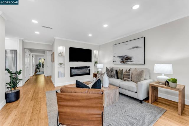 1200 Leisure Ln, Walnut Creek CA: https://media.crmls.org/mediaz/0c053a91-29f9-476f-bdcd-332f13556d5e.jpg