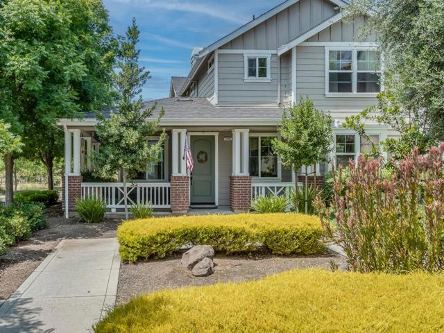 140 Sarafina Way, Gilroy CA: https://media.crmls.org/mediaz/0c05b2ee-2c16-459b-a8f7-212e15dbb120.jpg