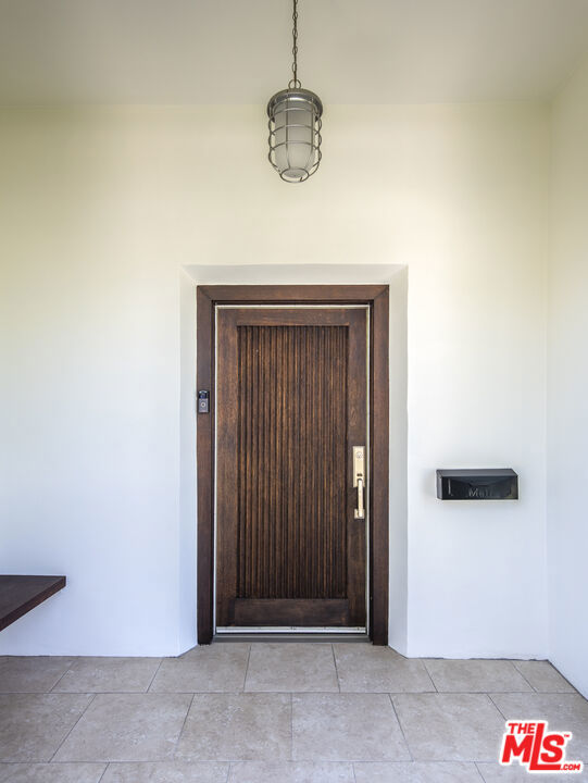4947 Varna Avenue, Sherman Oaks CA: https://media.crmls.org/mediaz/0c05bb97-fc1f-4fa6-9d5c-d0e344ab3791.jpg