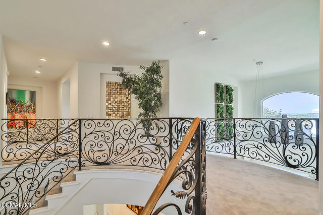2589 Featherwood Street, Westlake Village CA: https://media.crmls.org/mediaz/0c065db1-f1a1-4894-aecf-894a7ffe7b0e.jpg
