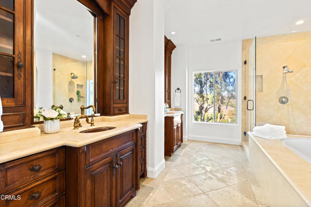 Detail Gallery Image 37 of 48 For 13045 Ripple Creek Ln, Camarillo,  CA 93012 - 5 Beds | 3/1 Baths