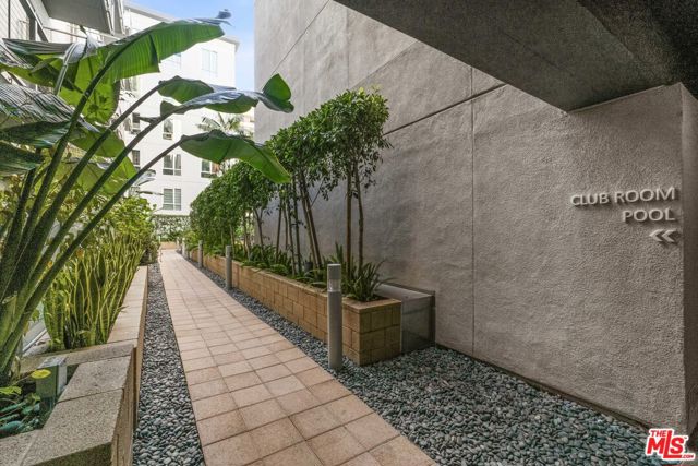 645 W 9th Street, Los Angeles CA: https://media.crmls.org/mediaz/0c06cd9c-7fdc-4477-a88e-a99c9628d02c.jpg