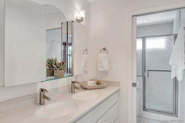 3212 Cadden Ct, San Diego CA: https://media.crmls.org/mediaz/0c06d0d7-555f-4860-80b1-29293e622204.jpg