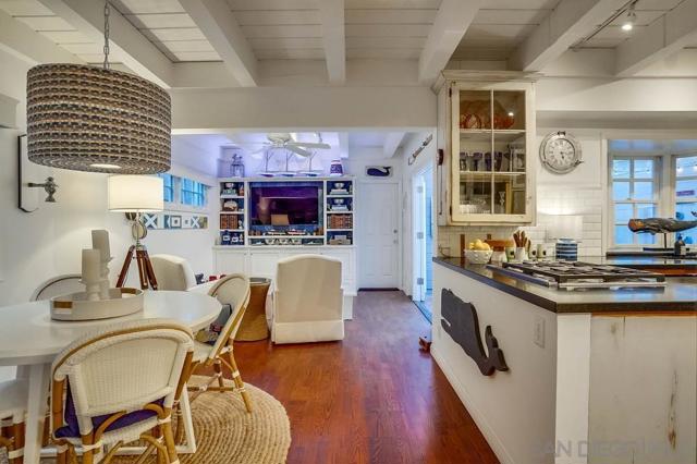 75 Corinthian Walk, Long Beach CA: https://media.crmls.org/mediaz/0c06d963-c48b-40c2-bf10-96c025ce123d.jpg