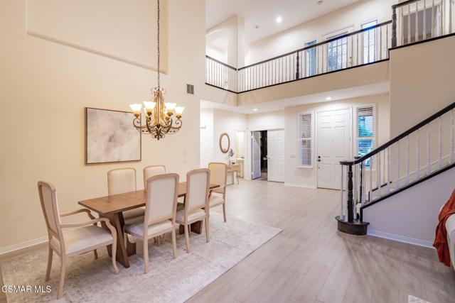 535 Winncastle Street, Simi Valley CA: https://media.crmls.org/mediaz/0c071e20-78da-434a-8fb7-88873006dcc4.jpg