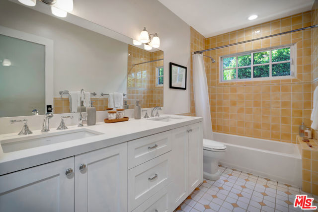 14071 Roblar Road, Sherman Oaks CA: https://media.crmls.org/mediaz/0c0740c3-5d82-4e30-9323-4dd136ca6c6f.jpg