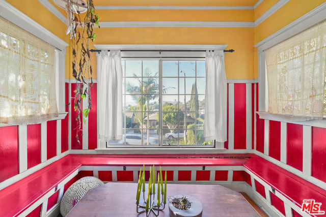656 Parkman Avenue, Los Angeles CA: https://media.crmls.org/mediaz/0c074aa7-efc7-447e-aed9-8a21ad7bc56a.jpg