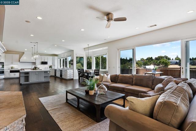 2058 Marazzani Dr, Martinez CA: https://media.crmls.org/mediaz/0c0754ba-c80f-415f-8561-cfb3fa7ca2f2.jpg