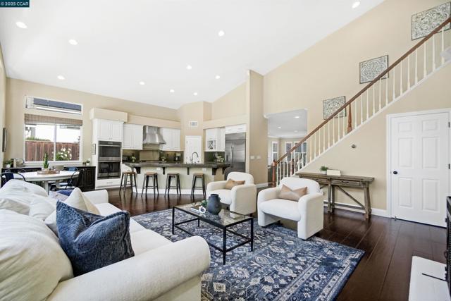 139 Shelterwood Ln, Danville CA: https://media.crmls.org/mediaz/0c076a77-f78a-46e8-b8fb-7b7898659790.jpg