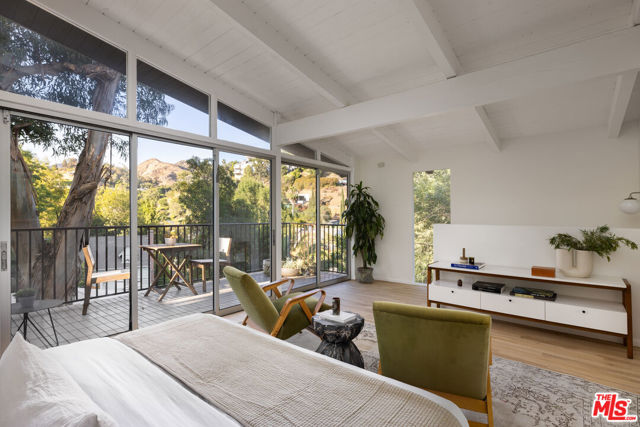 5911 Canyon Heights Lane, Los Angeles CA: https://media.crmls.org/mediaz/0c07ca82-283f-45be-96dd-f410d93ac0a9.jpg