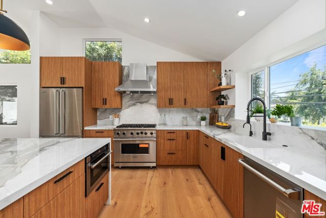 224 N Bundy Drive, Los Angeles CA: https://media.crmls.org/mediaz/0c07fa24-4893-4690-a20b-40b828efa661.jpg