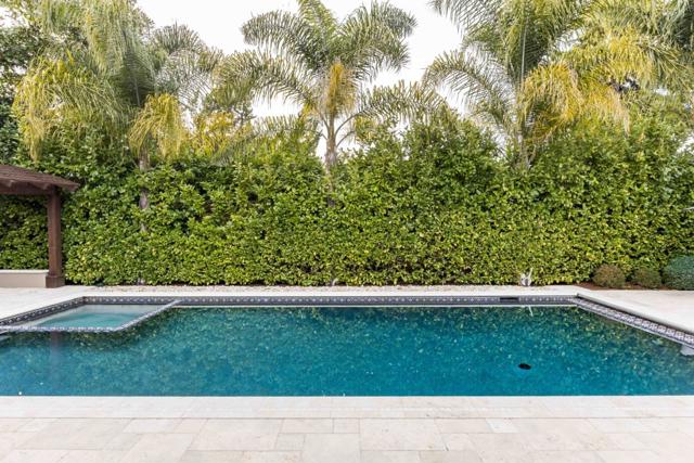 8 Reyna Place, Menlo Park CA: https://media.crmls.org/mediaz/0c08433a-7635-4111-b0f2-328f14094470.jpg