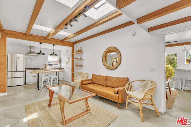 718 Vernon Avenue, Venice CA: https://media.crmls.org/mediaz/0c08b0fa-d0e6-4565-b7ee-ebed9a212fec.jpg