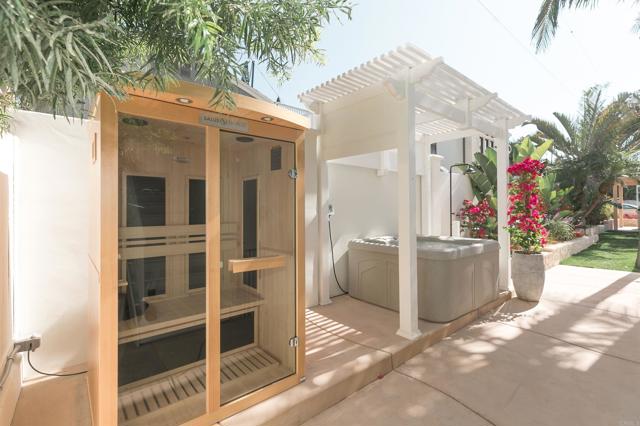 164 Chestnut Avenue, Carlsbad CA: https://media.crmls.org/mediaz/0c08cbb8-0dca-417c-bf5d-7fb528cd22d3.jpg