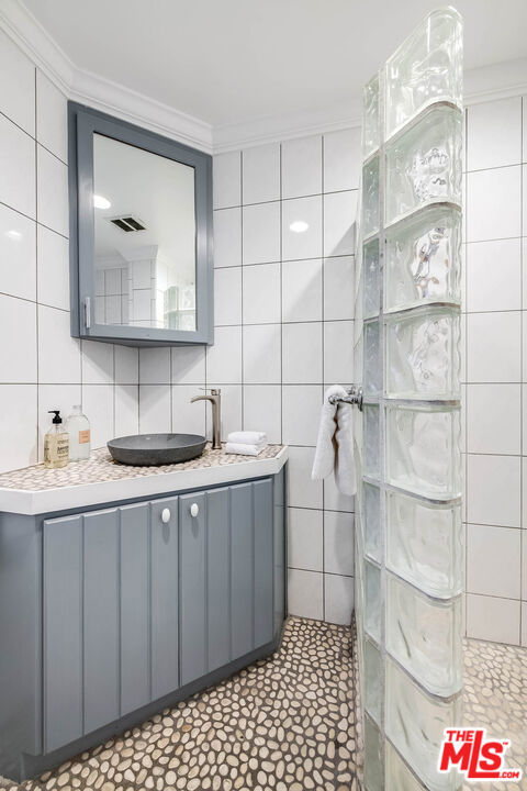 https://media.crmls.org/mediaz/0c08cfa7-d7f2-4a27-8d37-bd945cc2bfb7.jpg?preset=X-Large