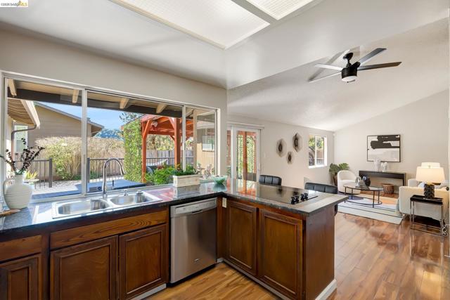 Image 26 of 47 For 2651 Tamalpais Dr