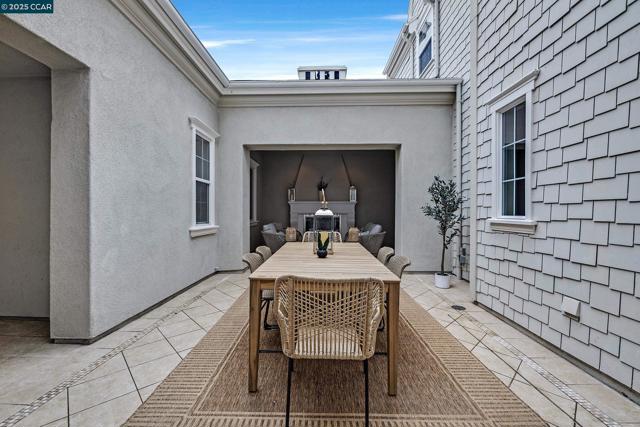 1966 Casablanca St, Danville CA: https://media.crmls.org/mediaz/0c0a8213-24fc-4493-84f6-6e3681c0b002.jpg