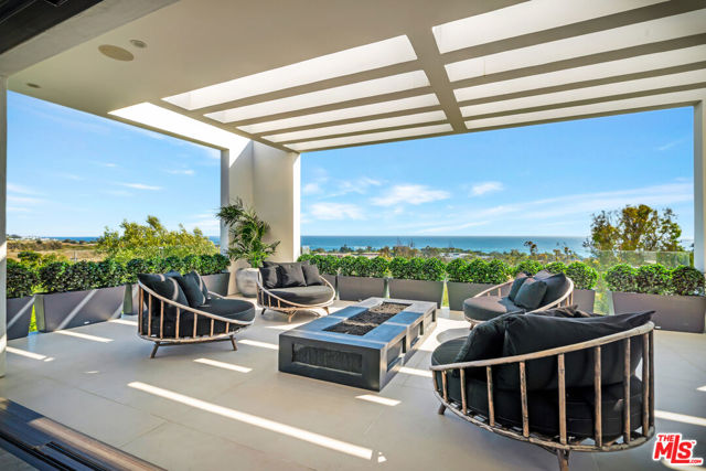 5944 Filaree, Malibu CA: https://media.crmls.org/mediaz/0c0aa077-c34b-43e3-b6ba-a38a2f80a8f4.jpg