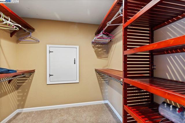 1672 Crescent Avenue, Castro Valley CA: https://media.crmls.org/mediaz/0c0ac982-9dd6-4fb1-b281-11c7cbbba387.jpg