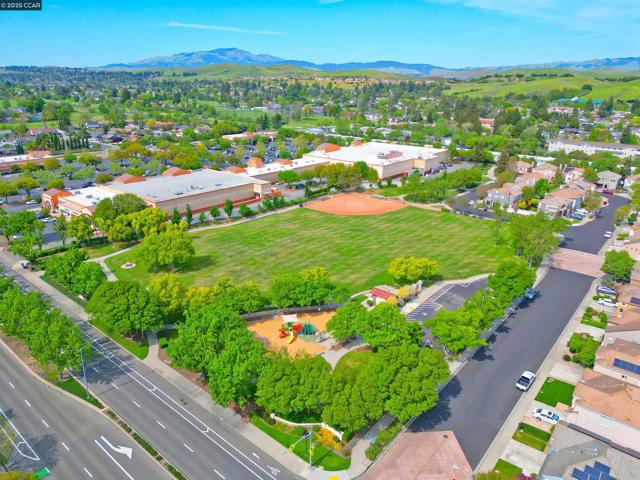 663 Greylyn Dr, San Ramon CA: https://media.crmls.org/mediaz/0c0aefea-9cae-4d9f-9922-5ee322fe3c71.jpg