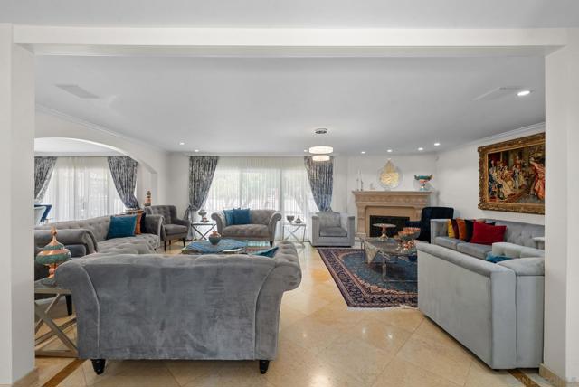 9351 La Jolla Farms Rd, San Diego CA: https://media.crmls.org/mediaz/0c0bd3d9-bd75-4c78-961b-6762121fc255.jpg
