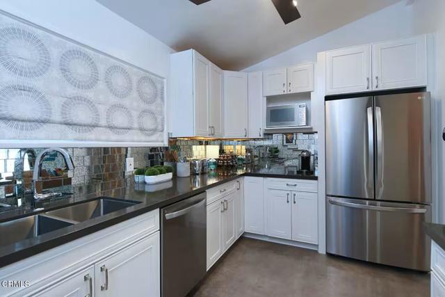 Detail Gallery Image 4 of 19 For 7824 Tujunga Ave, North Hollywood,  CA 91605 - 3 Beds | 1/1 Baths