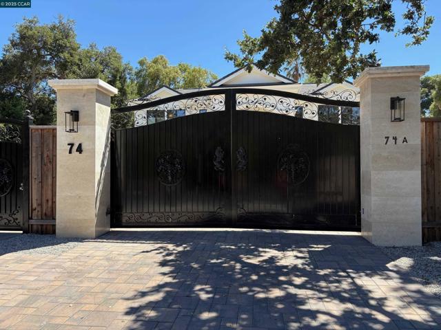 74 Middlefield Rd, Atherton CA: https://media.crmls.org/mediaz/0c0c9d54-64b4-4877-b580-4ab861eb0336.jpg